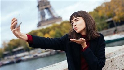 ماهو سبب التقاط السيلفي بالعين الشمال؟