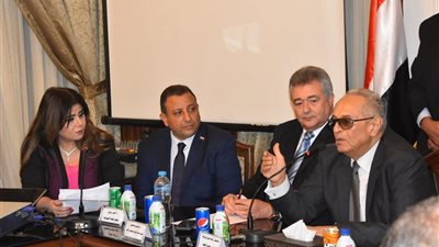 الوفد يتبنى مشروع تحويل 