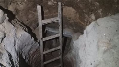 العثور على معبد بطلمى داخل منزل أثناء التنقيب عن الآثار