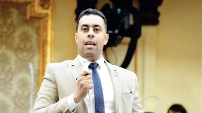 برلمانى يتقدم بمذكرة لوزير التنمية لمخالفة محافظ بورسعيد