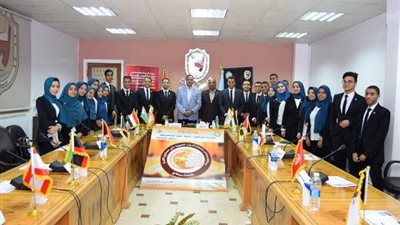 رئيس جامعة سوهاج يشهد فعاليات محاكاة للقمة العربية