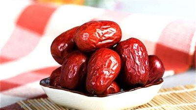 تناول البلح الأحمر يوميا لمحاربة الشيخوخة