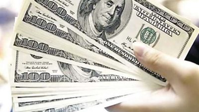 الدولار يتراجع في 7 بنوك خلال تعاملات اليوم