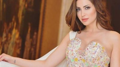 اطلالة مثيرة لنسرين طافش تشعل السوشيال ميديا