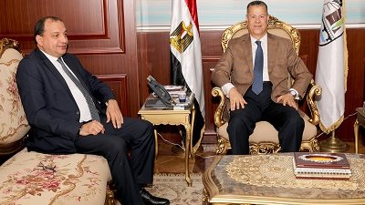 محافظ بني سويف يبحث سبل التعاون مع الجامعه