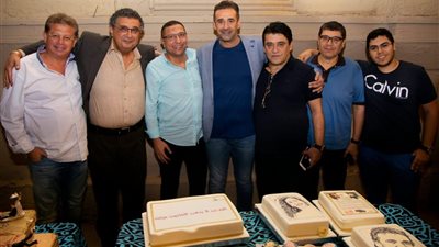 أبطال 