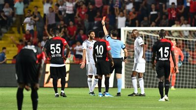 الاتحاد التركى يقرر ايقاف النىنى 3 مباريات وتغريمه .. تعرف على السبب