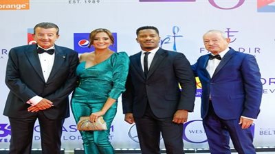 نجيب ساويرس وبشرى يحضران فيلم 