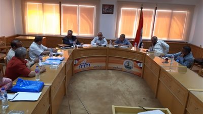 نقابة البناء تعتمد منهج المصلحة العليا لتعظيم الانتاج بـأسمنت حلوان وترفض تعطيل العمل