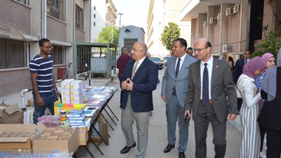 رئيس جامعة أسيوط في جولة تفقدية لمتابعة انتظام الدراسة