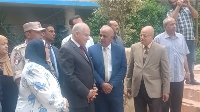 محافظ الجيزة يتفقد مدرسة 