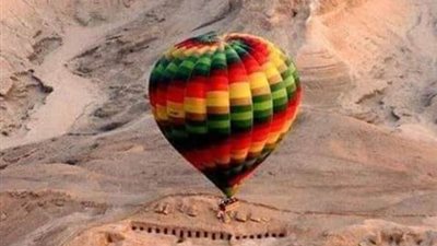 450 سائحا يحلقون بالبالون فى سماء الأقصر على متن 21 رحلة