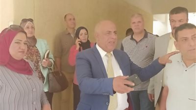 مدير تعليم الجيزة يشارك طلاب مدرسة الحي السادس الثانوية بنين طابور الصباح وتحية العلم