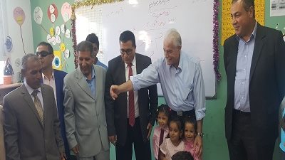 فودة وعقل يتفقدان سير العملية التعليمية بمدرسة عمر بن الخطاب بنويبع