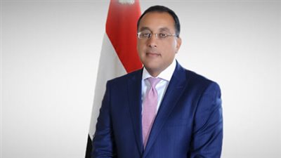 مدبولى للعاملين بمصنع إنتاج 