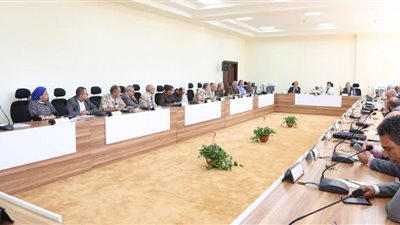 وزير التعليم العالي يسلم شهادات للأطباء الأفارقة المتدربين بمعهد بحوث العيون