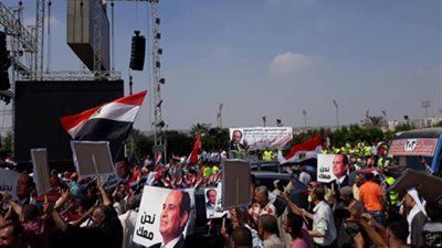 بمسيرة حاشدة .. الالاف من ابناء كفر الشيخ يصلون النصب التذكاري دعما لاستقرار الدولة