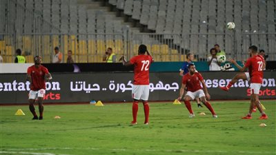 بالصور.. احماء لاعبي الاهلى قبل مباراة كانو سبورت