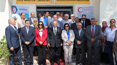 وزير الزراعة ومحافظ دمياط يتفقدان معمل فحوص صلاحية الاغذية بميناء دمياط