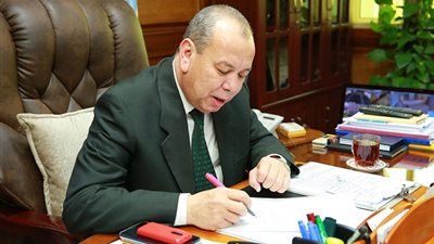 محافظ كفر الشيخ يتابع حصاد القطن ويحذر نقله خارج المحافظة