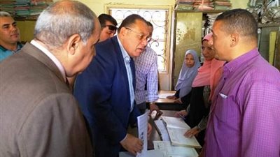 جولة مفاجئة لمحافظ الشرقية بقرية التلين بمنيا القمح