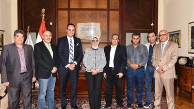 وزيرة الصحة تشدد علي استكمال العمل بدقة لضمان جودة الخدمة في 