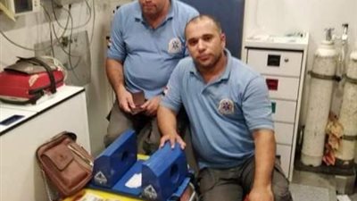 طاقم اسعاف بنى سويف سلم ٢٨ الف جنيه لصاحبها المصاب