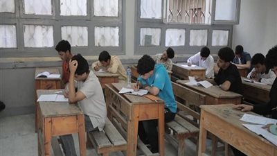 بعد دقائق من بدء الامتحان.. صفحات الغش تزعم بنشر أسئلة 