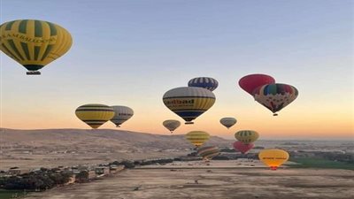 600 سائح على متن 30 رحلة بالون فى سماء الأقصر
