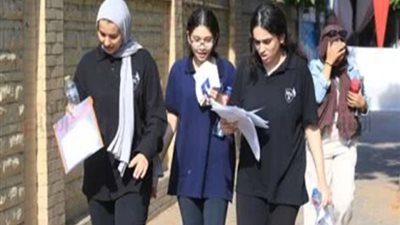 خروج طلاب الثانوية بعد إنهاء الامتحان..انصراف منظم من اللجان