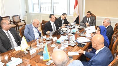 وزير الإسكان يتابع آخر مستجدات إنشاء وحدتي 