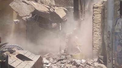 إزالة محل تجاري متعدي على خط التنظيم شمال مدينة الأقصر