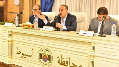 محافظ أسيوط يؤكد تطوير الخدمات والبنية التحتية على رأس أولوياتنا