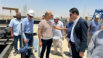 رئيس جهاز القاهرة الجديدة يشهد التشغيل التجريبي لمحطة الصرف الصحى