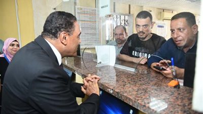 محافظ مطروح يافقد عدد من الإدارات الخدمية بمركز ومدينة العلمين