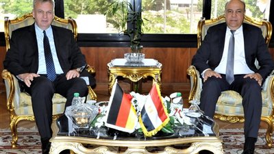 تبادل الخبرات الفنية بين الجانبين ..تعاون ثنائى في تطوير المطارات
