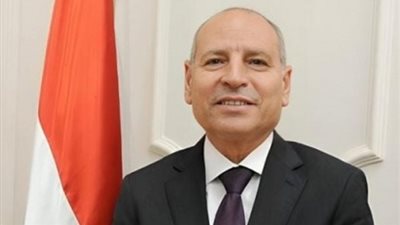 محافظ القاهرة يهنئ اوائل الدبلومات الفنية بتفوقهم بالمراكز الأولى