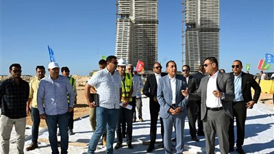 رئيس الوزراء يتفقد أعمال مشروعات 