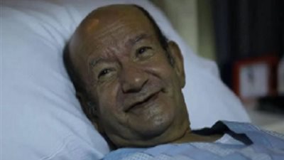 الأب بطرس دانيال يطمئن الجمهور على حالة الفنان لطفي لبيب