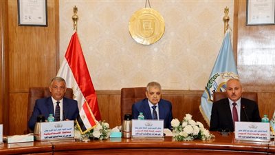 الجامعة الأهلية تدعم التعاون المجتمعي وتفصل كليتي الألسن والتجارة