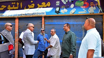 محافظ الأقصر يتابع أعمال النظافة ويوجّه بتحسين مستوى الخدمات في الشوارع الحيوية