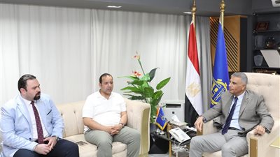 محافظ أسوان : منظومة التأمين الصحى ساهمت فى الإرتقاء بمنظومه الطب
