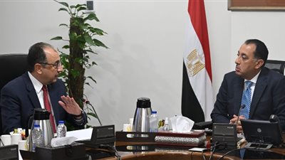 مدبولي يتابع مع وزير قطاع الأعمال العام عدداً من ملفات العمل