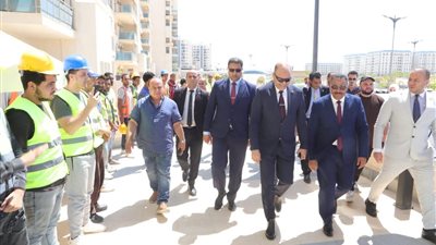 وزيرالعمل ومحافظ مطروح يتفقدان قوافل طبية للعمالة غير المنتظمة