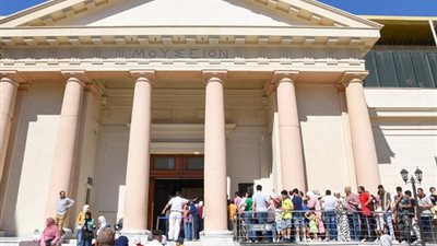 زحام بالمواقع الأثرية بالإسكندرية بعد فتحها مجانًا