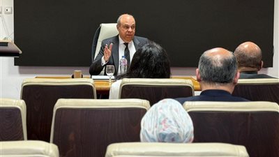 الحفنى يستعرض إستراتيجية قطاع الطيران أمام رؤساء البعثات الدبلوماسية بالخارج
