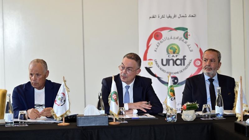 أبو ريدة يترأس المكتب