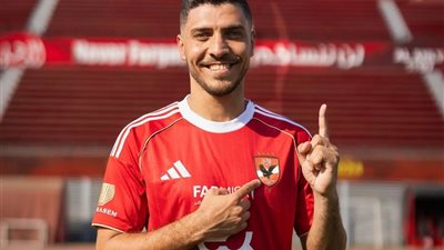 شاهد.. أول تعليق من محمد شريف بعد ارتداء شارة قيادة الأهلي