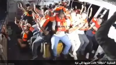 فيديو.. جيش الاحتلال الإسرائيلي يقتحم سفينة 