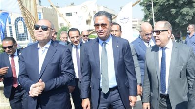 وزير التموين ومحافظ القاهرة يفتتحان سوق اليوم الواحد في الجمالية